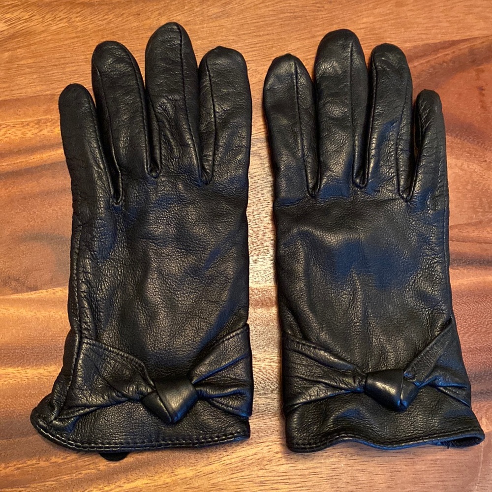 Dillard’s leather gloves size small